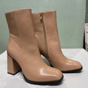 Elegant Tan Heeled Boots